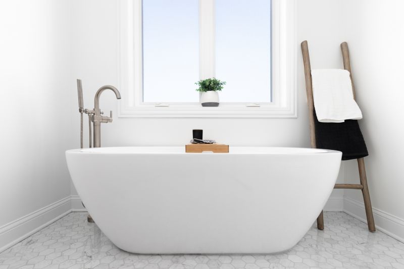 Freestanding modern bathtub